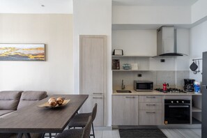 Fridge, microwave, oven, coffee/tea maker