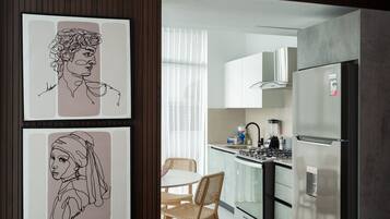 Fridge, microwave, oven, coffee/tea maker