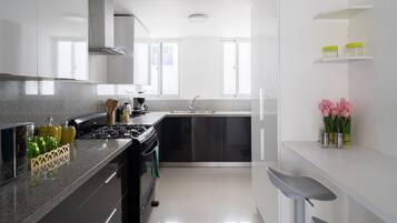 Fridge, microwave, oven, coffee/tea maker