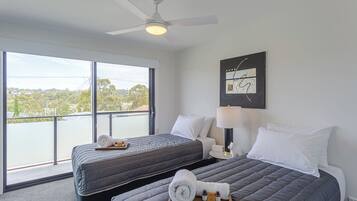 4 bedrooms, iron/ironing board, free WiFi, bed sheets