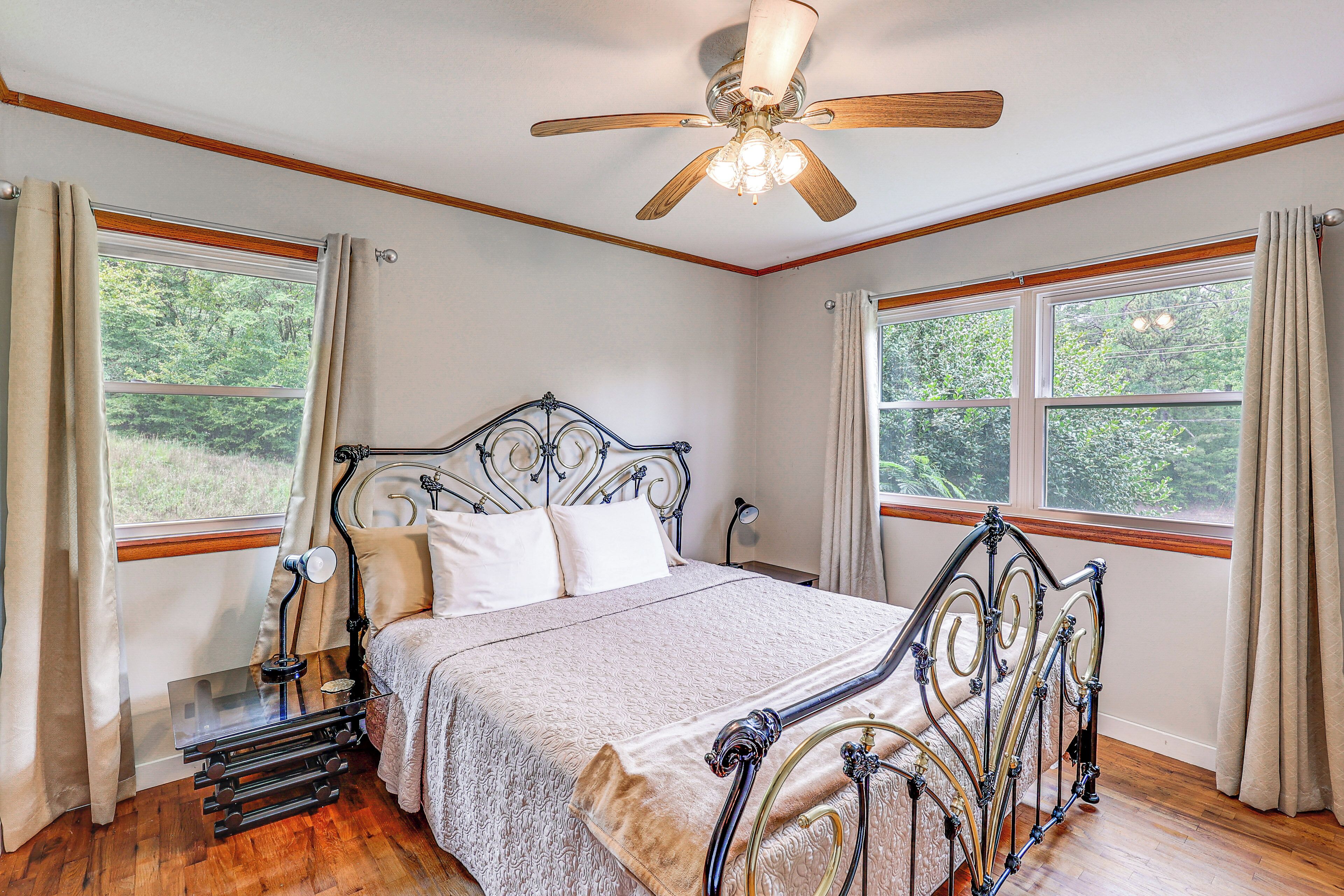 3 bedrooms, iron/ironing board, Internet, bed sheets