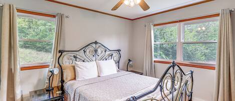 3 bedrooms, iron/ironing board, internet, bed sheets