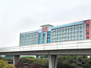 Exterior - Lavande Hotel Shenzhen Longgang Dayun Center Jixiang Metro Station (Shenzhen)