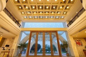 المنشأة من الداخل