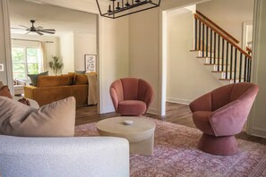 Smart TV, video games, table tennis, video library - The Southern Peach Mansion - Entire Home in the Heart of Atlanta, GA (Atlanta)