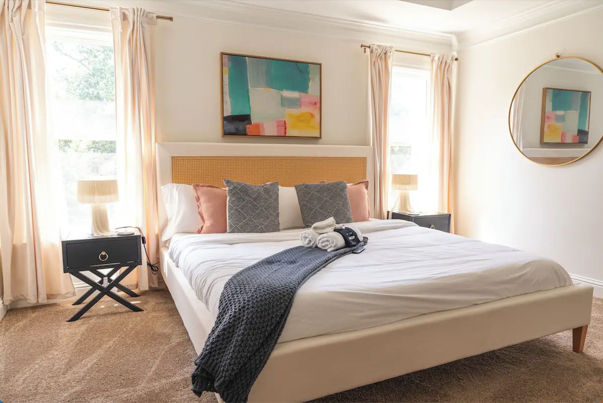 6 habitaciones, escritorio, tabla de planchar con plancha y wifi 