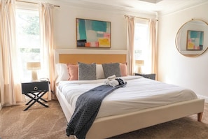 6 bedrooms, desk, iron/ironing board, WiFi - The Southern Peach Mansion - Entire Home in the Heart of Atlanta, GA (Atlanta)