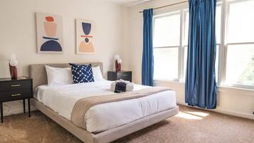 6 Schlafzimmer, Schreibtisch, Bügeleisen/Bügelbrett, WLAN