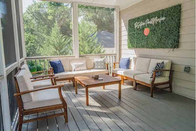 The Southern Peach Mansion - Entire Home in the Heart of Atlanta, GA