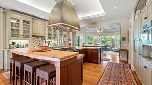 Réfrigérateur, four, plaque de cuisson, lave-vaisselle