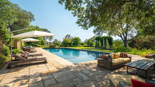 Lomita Estate - En-Suite 6 BD, Pool, Spa, Near Plaza