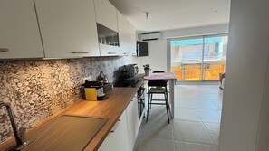 Mikroaaltouuni, uuni, liesi