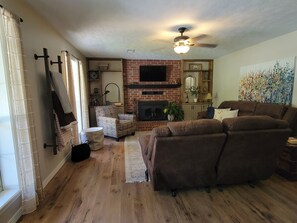 Smart TV - Private house 20 minutes from Tyler Bend access on the Buffalo National River.   (Saint Joe)