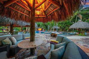 Terrace/patio - Kon-Tiki Falls: Jupiter`s Exclusive Private Resort! (Jupiter)