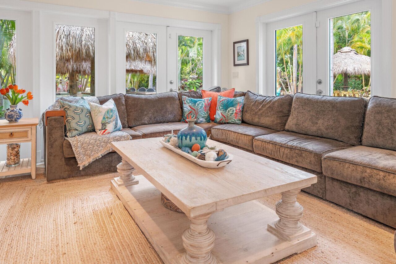 Smart TV, chimenea, tenis de mesa y libros 