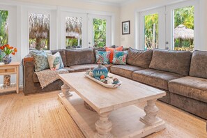 Smart TV, fireplace, table tennis, books - Kon-Tiki Falls: Jupiter`s Exclusive Private Resort! (Jupiter)