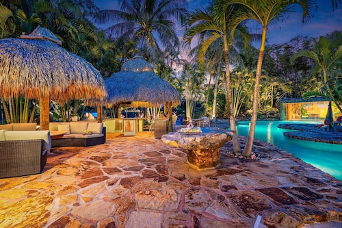 Kon-Tiki Falls: Jupiter`s Exclusive Private Resort!