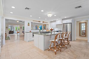 Fridge, microwave, oven, stovetop - Kon-Tiki Falls: Jupiter`s Exclusive Private Resort! (Jupiter)