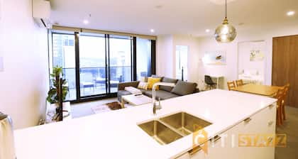 2bd 2bth - Chic Apt in Woden CBD