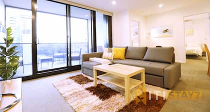 2bd 2bth - Chic Apt in Woden CBD