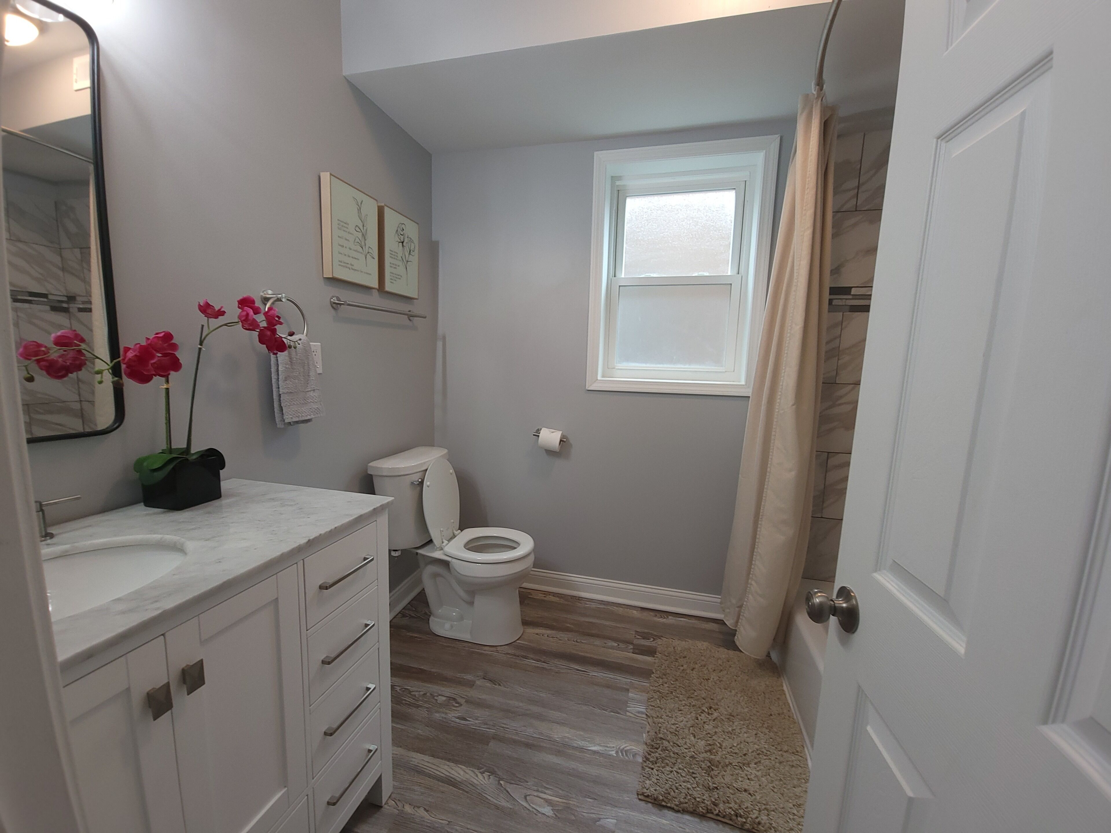 Séchoir à cheveux, serviettes fournies, savon, shampooing