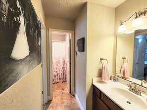 ヘアドライヤー、タオル、石鹸、シャンプー