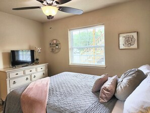 1 bedroom, desk, iron/ironing board, free WiFi
