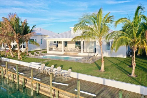 BRAND NEW - Luxurious Oceanfront Escape in Treasure Cay with Pool and Dock!