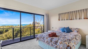 3 bedrooms, iron/ironing board, bed sheets