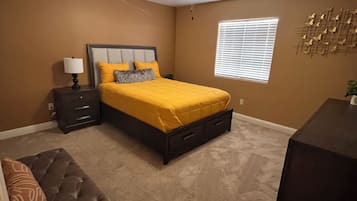 4 habitaciones, tabla de planchar con plancha, wifi y ropa de cama