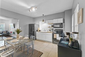 Private kitchen - Sleep 5| Pet & Baby| Laundry | Closer to Hospitals (Indianapolis)
