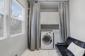 Interior - Pet&Baby Friendly 2BR w/ in-unit Laundry *WIFI* (Indianapolis)
