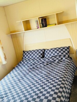 3 bedrooms, WiFi, bed sheets - London Elegant Holiday Home Kent (Leysdown-on-Sea)