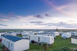 Exterior - London Elegant Holiday Home Kent (Leysdown-on-Sea)