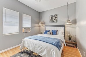 Room - Pet Friendly 2BR Convenient to Stadium & Downtown (Indianapolis)