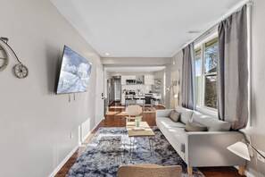 TV, stereo - Beautiful 1Bedroom Apt. with Spacious Living Room (Indianapolis)