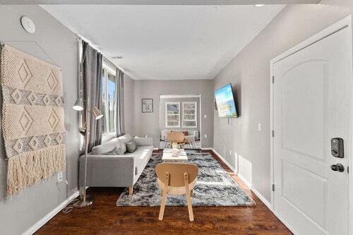 Beautiful 1Bedroom Apt. with Spacious Living Room