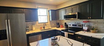 Charming 1-Bedroom Carriage House Near Marietta Square