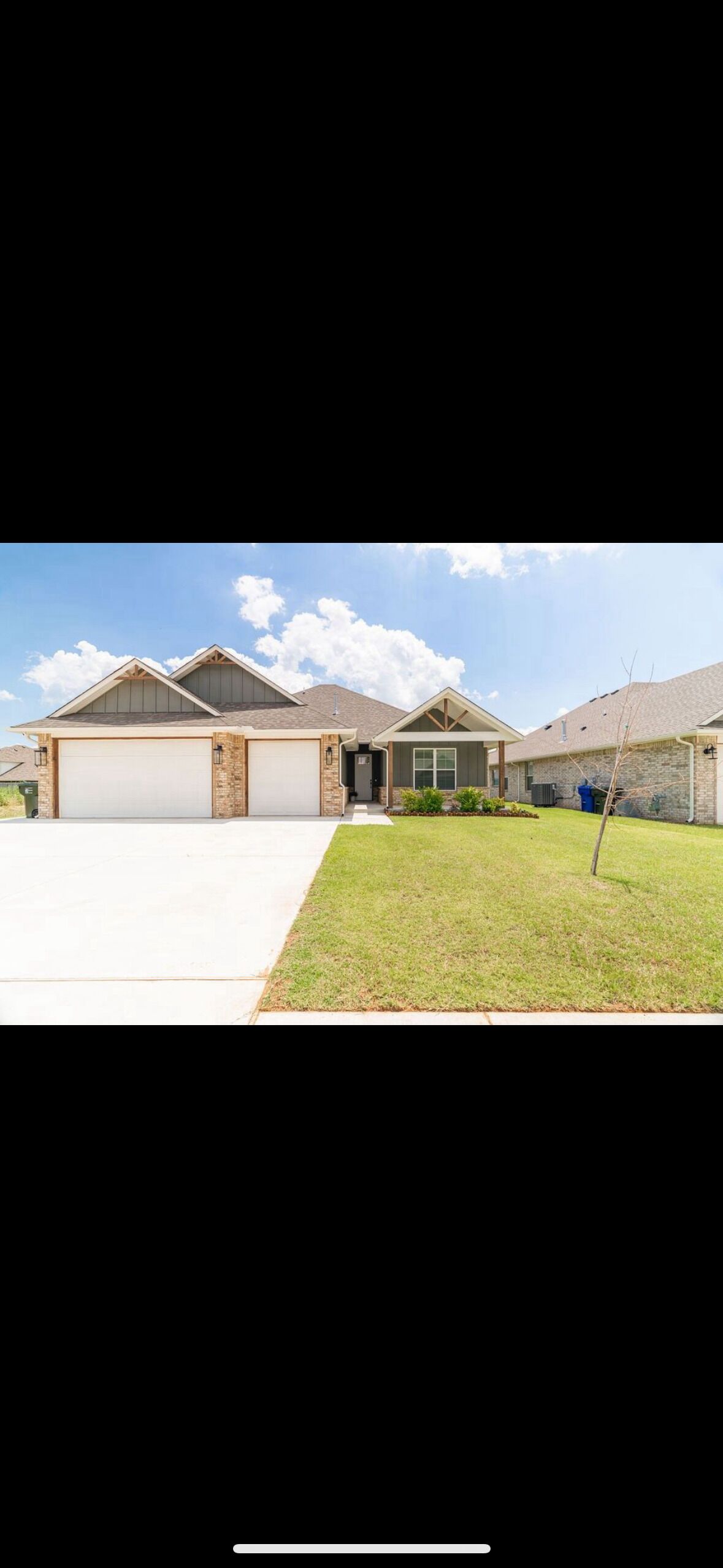 Spacious 4-bedroom house with WiFi, AC within a couple miles of the Stadium!