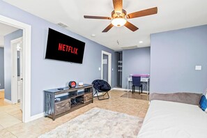 3 chambres, fer et planche à repasser, Wi-Fi, draps fournis