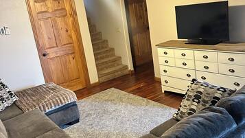 Smart TV, table tennis