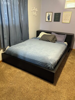 4 bedrooms, desk, iron/ironing board, travel cot