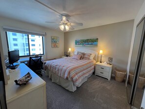 2 habitaciones, escritorio, tabla de planchar con plancha y wifi