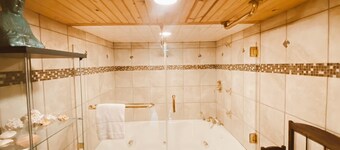 Cozy, Quiet and Private, Giant Jacuzzi Tub, 25 minutes to Asheville & Cherokee