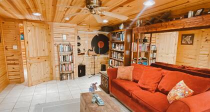 Cozy, Quiet and Private, Giant Jacuzzi Tub, 25 minutes to Asheville & Cherokee