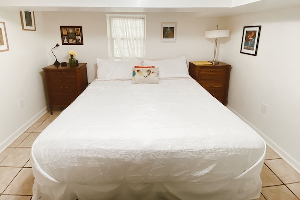 1 bedroom, desk, iron/ironing board, WiFi