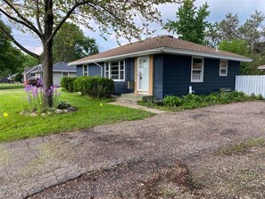 Exterior - Renovated 3-bedroom house with granite and hardwood located near MOA and MSP (Minneapolis)