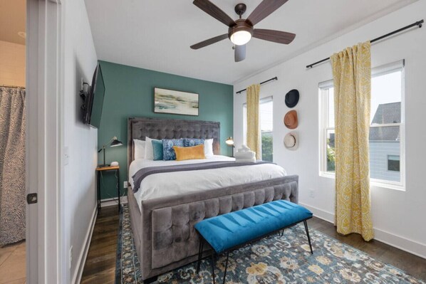 3 bedrooms, desk, iron/ironing board, WiFi