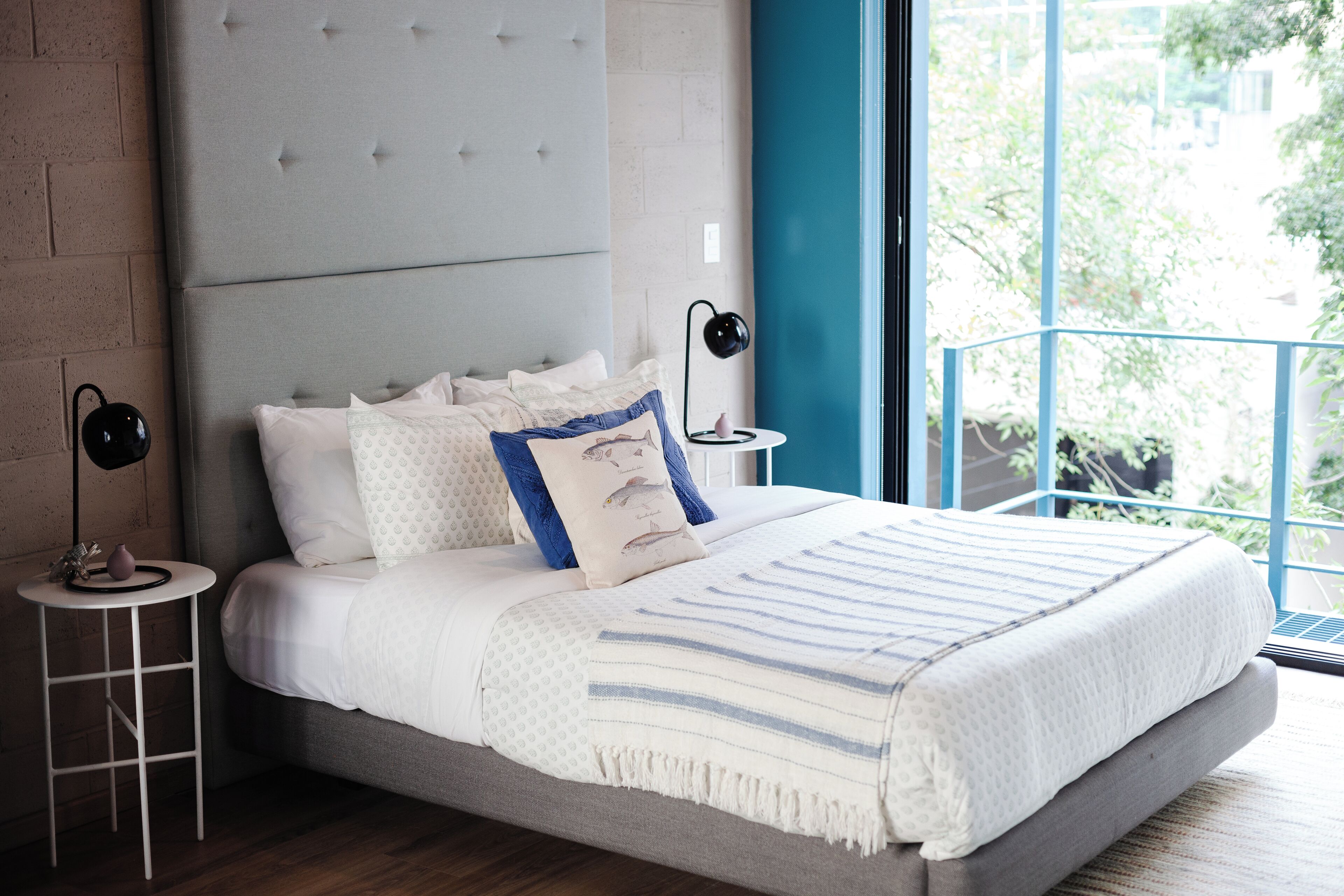 Apartamento junior, balcón, vistas a la ciudad | 1 dormitorio y tabla de planchar con plancha