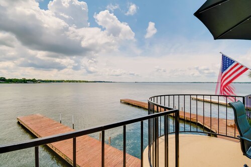 Lake Conroe Condo: Balcony, Views & Pool Access!